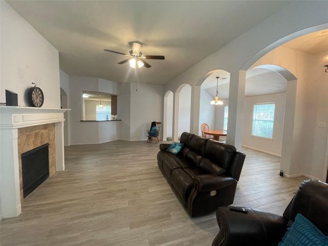 1916 Grandoak Drive, Pearland, TX 77581
