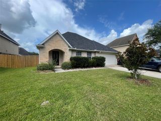 1916 Grandoak Drive, Pearland, TX 77581
