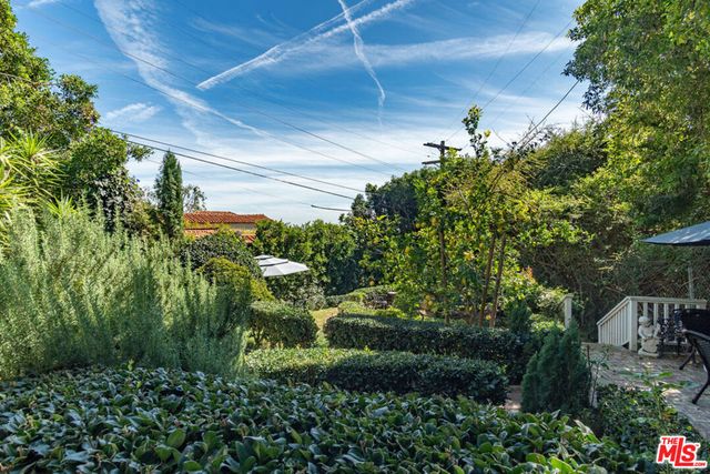 8298 Presson Place, Los Angeles, CA 90069