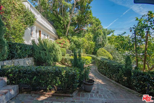 8298 Presson Place, Los Angeles, CA 90069