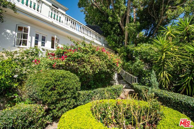 8298 Presson Place, Los Angeles, CA 90069