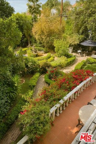 8298 Presson Place, Los Angeles, CA 90069