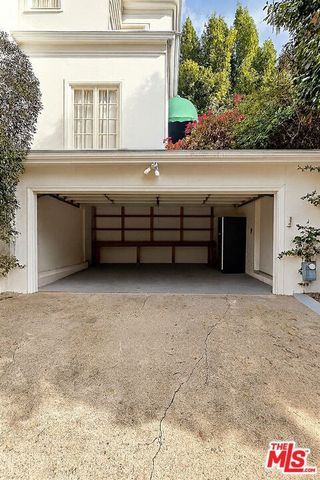 8298 Presson Place, Los Angeles, CA 90069