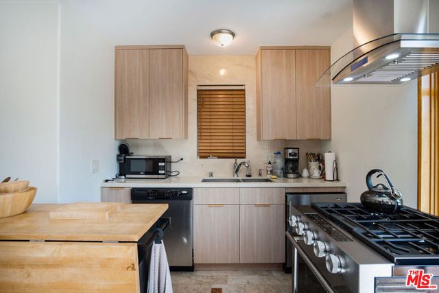 8298 Presson Place, Los Angeles, CA 90069