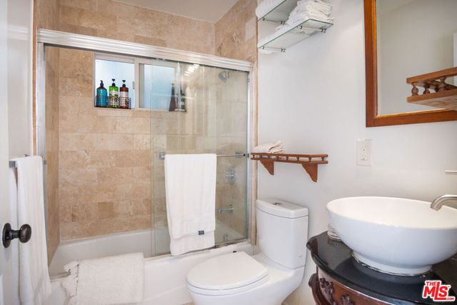 8298 Presson Place, Los Angeles, CA 90069