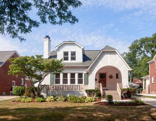 891 Washington Road, Grosse Pointe, MI 48230