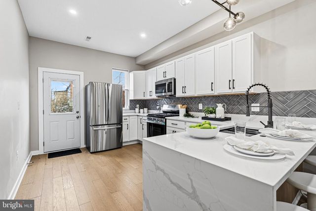 2906 CLIFTON AVE, Baltimore, MD 21216