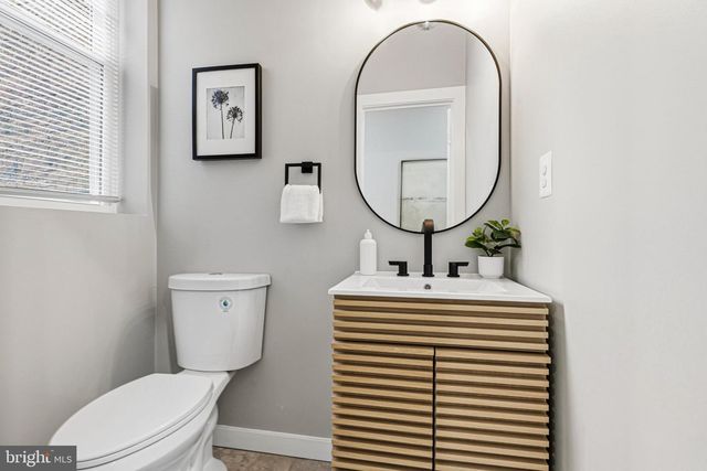 2906 CLIFTON AVE, Baltimore, MD 21216