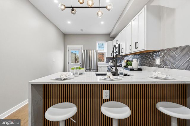 2906 CLIFTON AVE, Baltimore, MD 21216