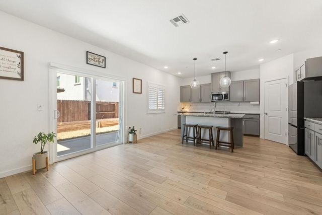12264 Rocky Ford Way, Rancho Cordova, CA 95742