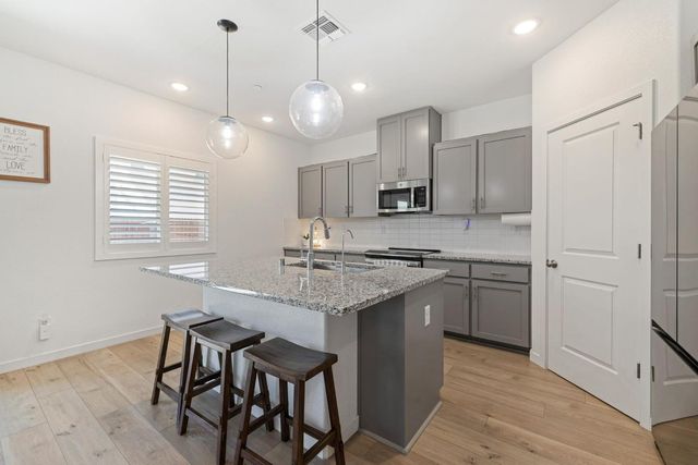 12264 Rocky Ford Way, Rancho Cordova, CA 95742