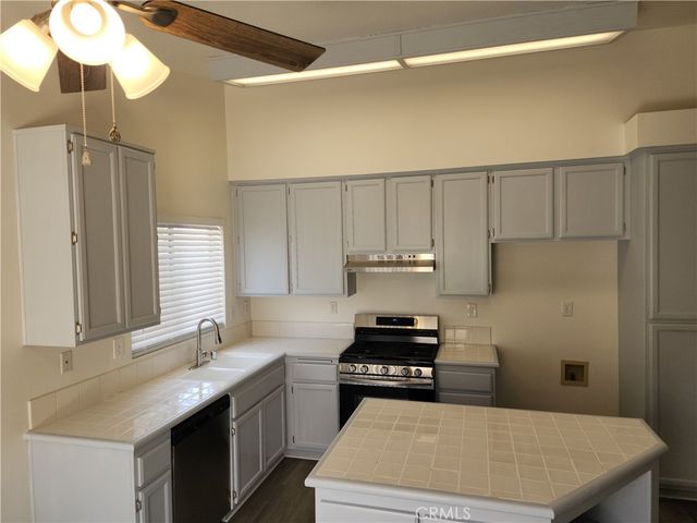 2806 W La Morada Drive, Rialto, CA 92377