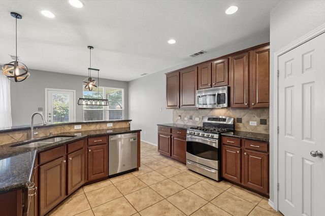 9205 Marble Falls Drive, Arlington, TX 76002