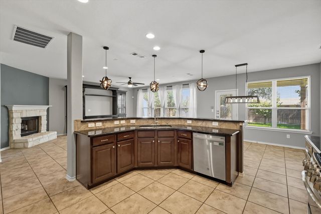 9205 Marble Falls Drive, Arlington, TX 76002