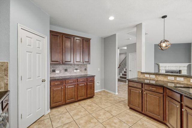 9205 Marble Falls Drive, Arlington, TX 76002