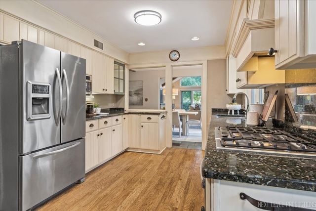 301 Country Club Place, Geneva, IL 60134