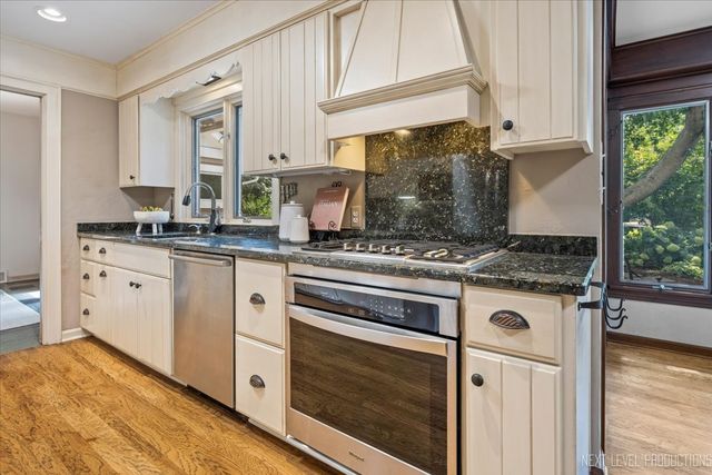 301 Country Club Place, Geneva, IL 60134