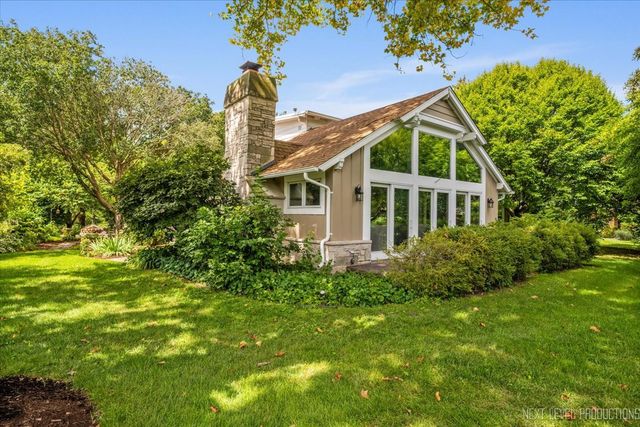 301 Country Club Place, Geneva, IL 60134