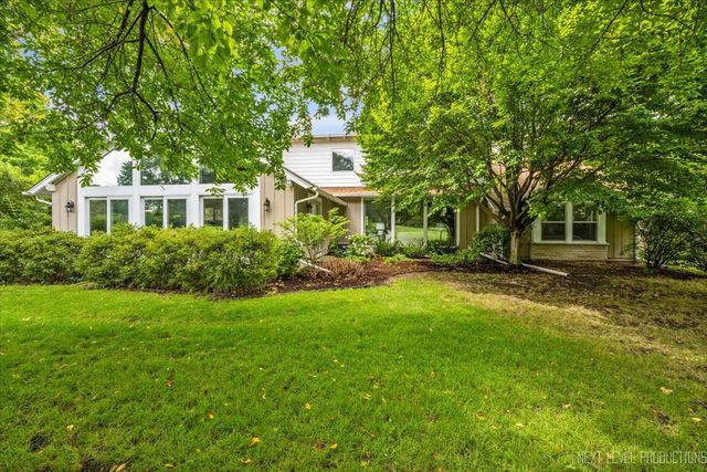 301 Country Club Place, Geneva, IL 60134