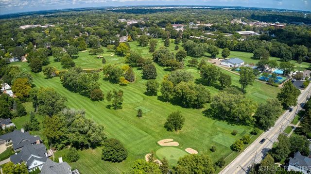 301 Country Club Place, Geneva, IL 60134