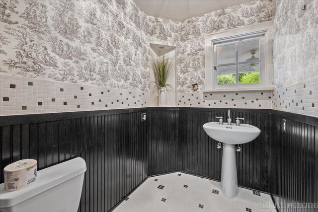 301 Country Club Place, Geneva, IL 60134