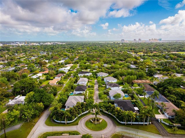 5602 SW 65th Ct, South Miami, FL 33143