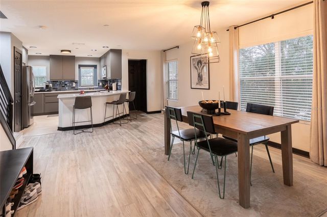528 VINCINDA CREST WAY, Tampa, FL 33619