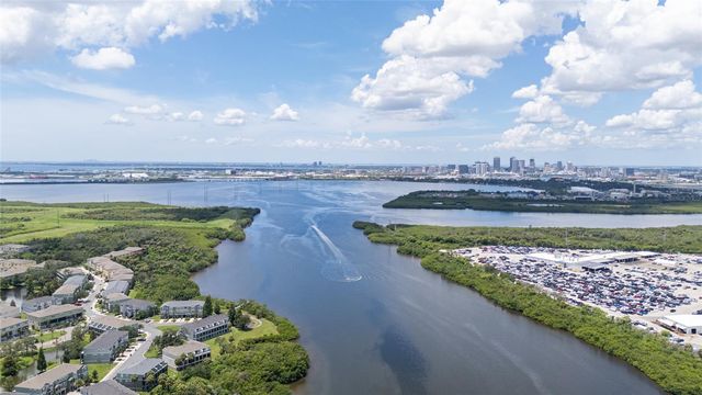 528 VINCINDA CREST WAY, Tampa, FL 33619