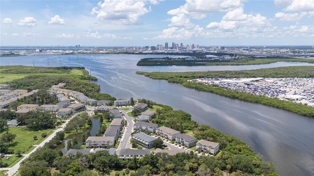 528 VINCINDA CREST WAY, Tampa, FL 33619