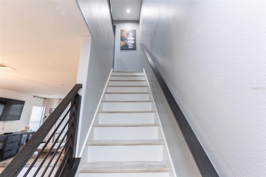 Image 21 of property listing at 528 VINCINDA CREST WAY, Tampa, FL 33619