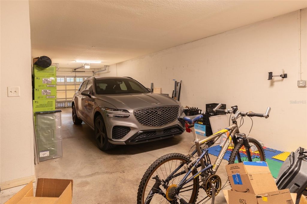 Image 38 of property listing at 528 VINCINDA CREST WAY, Tampa, FL 33619
