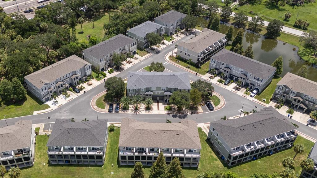 Image 45 of property listing at 528 VINCINDA CREST WAY, Tampa, FL 33619