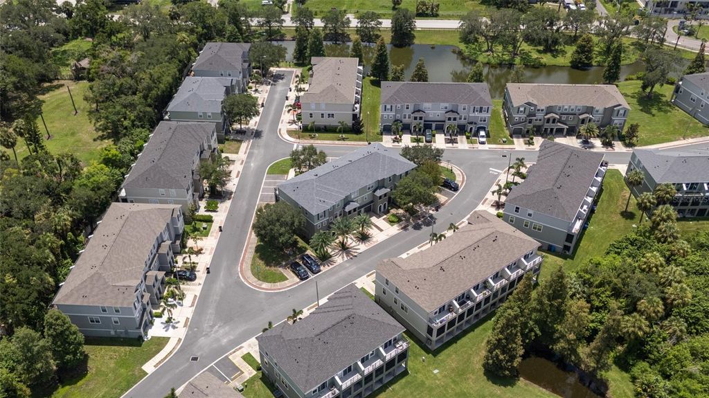 Image 46 of property listing at 528 VINCINDA CREST WAY, Tampa, FL 33619