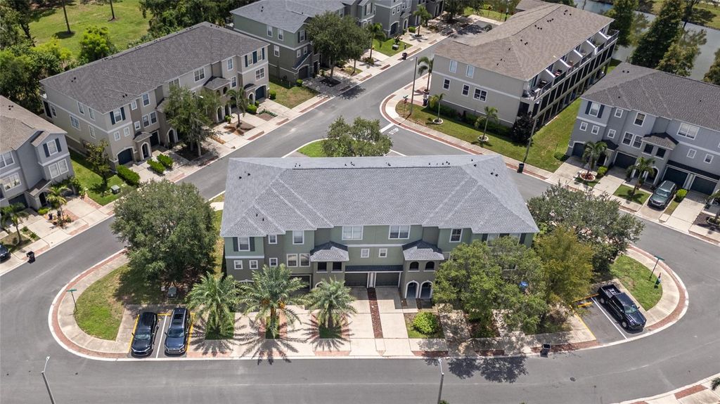 Image 48 of property listing at 528 VINCINDA CREST WAY, Tampa, FL 33619