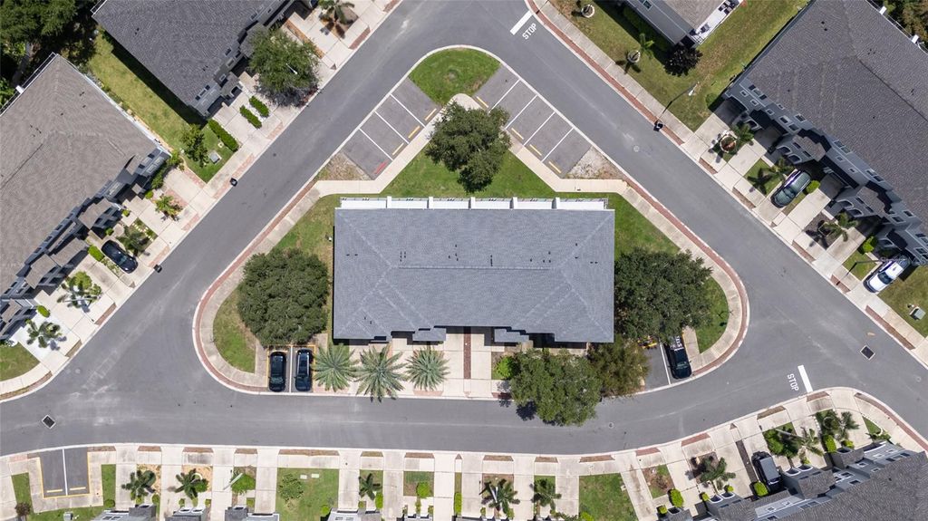 Image 50 of property listing at 528 VINCINDA CREST WAY, Tampa, FL 33619