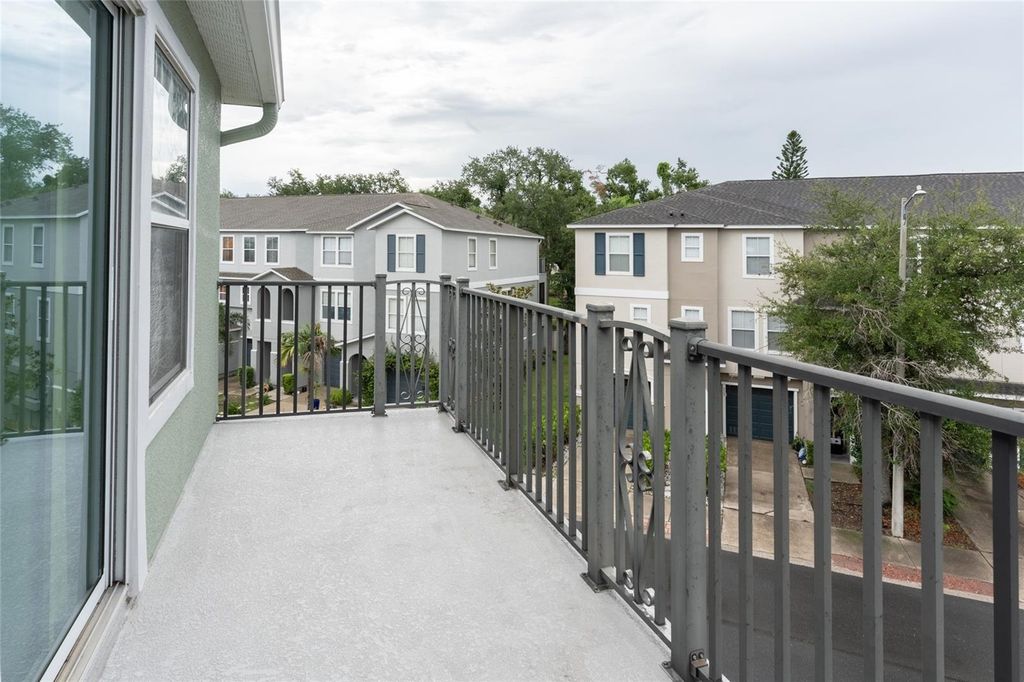 Image 7 of property listing at 528 VINCINDA CREST WAY, Tampa, FL 33619