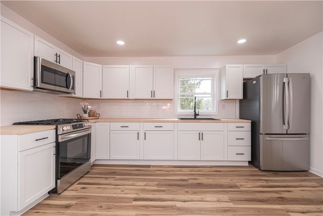 433 Lloyd Ave, Latrobe, PA 15650