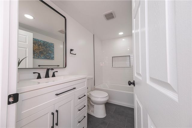 433 Lloyd Ave, Latrobe, PA 15650