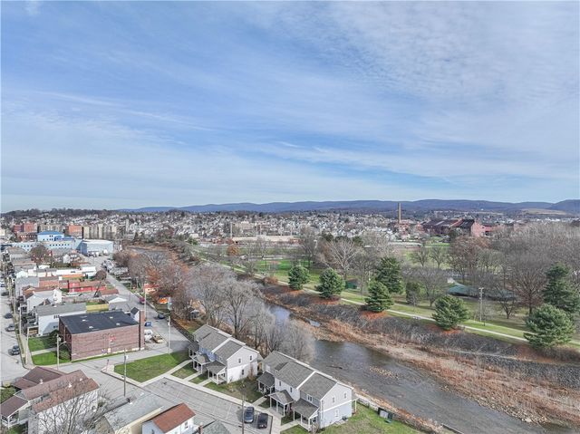 433 Lloyd Ave, Latrobe, PA 15650