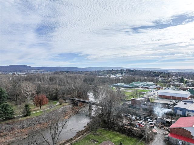 433 Lloyd Ave, Latrobe, PA 15650