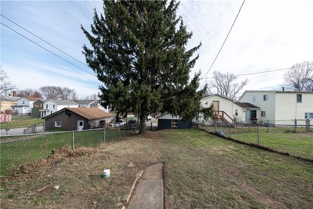 433 Lloyd Ave, Latrobe, PA 15650