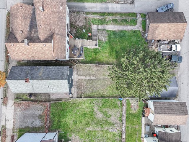 433 Lloyd Ave, Latrobe, PA 15650