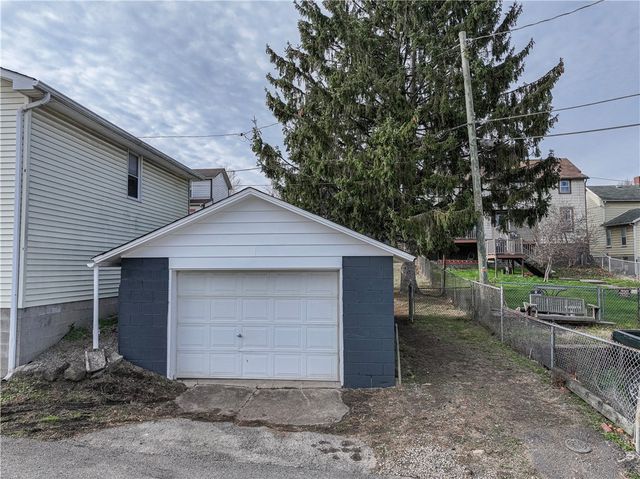 433 Lloyd Ave, Latrobe, PA 15650