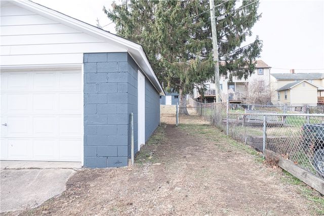 433 Lloyd Ave, Latrobe, PA 15650