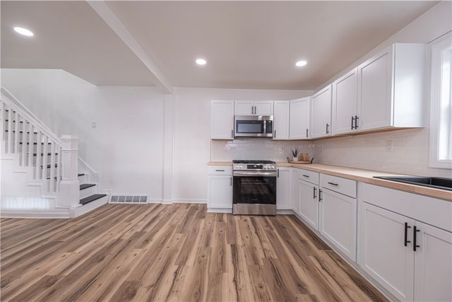 433 Lloyd Ave, Latrobe, PA 15650