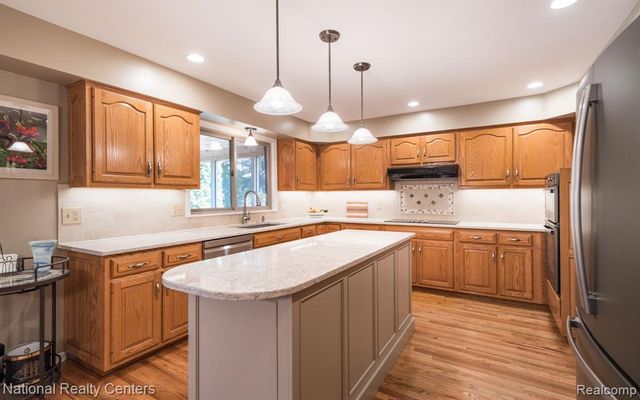 3128 Charlwood Drive, Rochester Hills, MI 48306