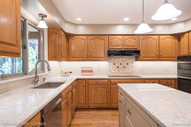 3128 Charlwood Drive, Rochester Hills, MI 48306