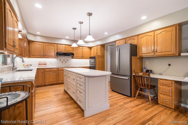 3128 Charlwood Drive, Rochester Hills, MI 48306