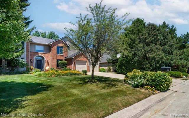 3128 Charlwood Drive, Rochester Hills, MI 48306