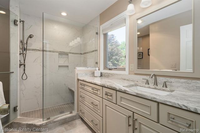 3128 Charlwood Drive, Rochester Hills, MI 48306